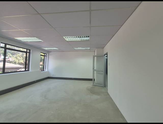 41M² OFFICE TO LET IN HYDE PARK